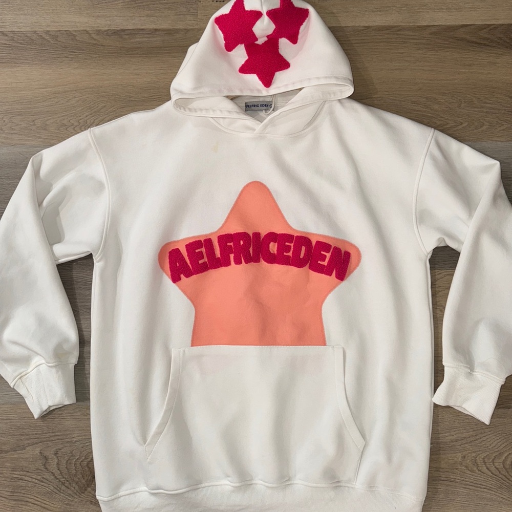Aelfric Eden White Hoodie with Bright Pink Star Accent